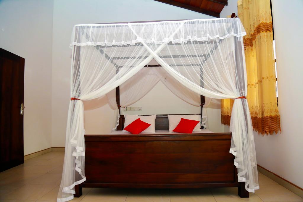 4 S Villa Тангале Екстериор снимка